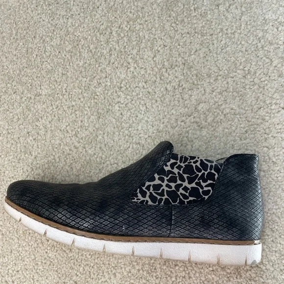 Rieker comfort booties, euro size 39, 8.5/9.0.  Good condition. - Picture 2 of 3